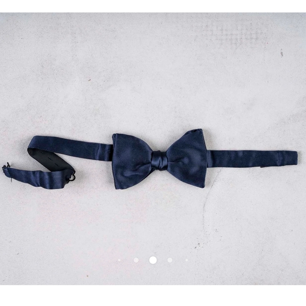 Pre-tied Butterfly Classic Hue Satin Bow Tie Navy Blue Wedding Groom Bridal NWT - Picture 7 of 12